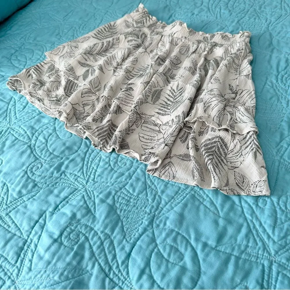 Paper Crane Green and Tan Leaf Print Women's Skirt Size Small
